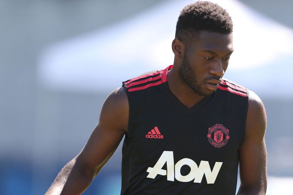 Balik dari Cedera, Fosu-Mensah Siap Rebut Satu Tempat di Tim Utama MU