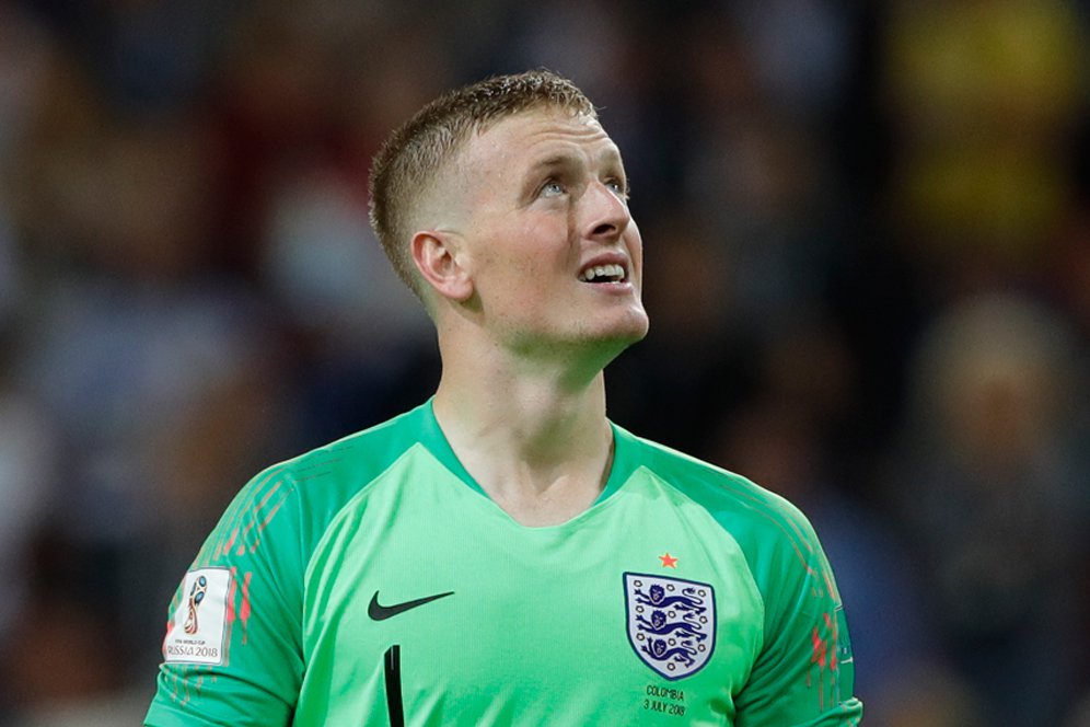 Jadi Pahlawan Inggris, Pickford Balas Kritikan Courtois