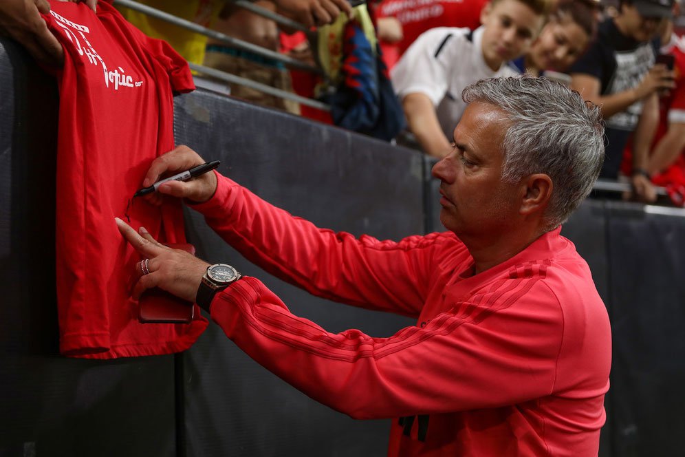 Carragher Yakin Cuapan Mourinho Bisa Bikin Fans MU Kesal Carragher Yakin Cuapan Mourinho Bisa Bikin Fans MU Kesal