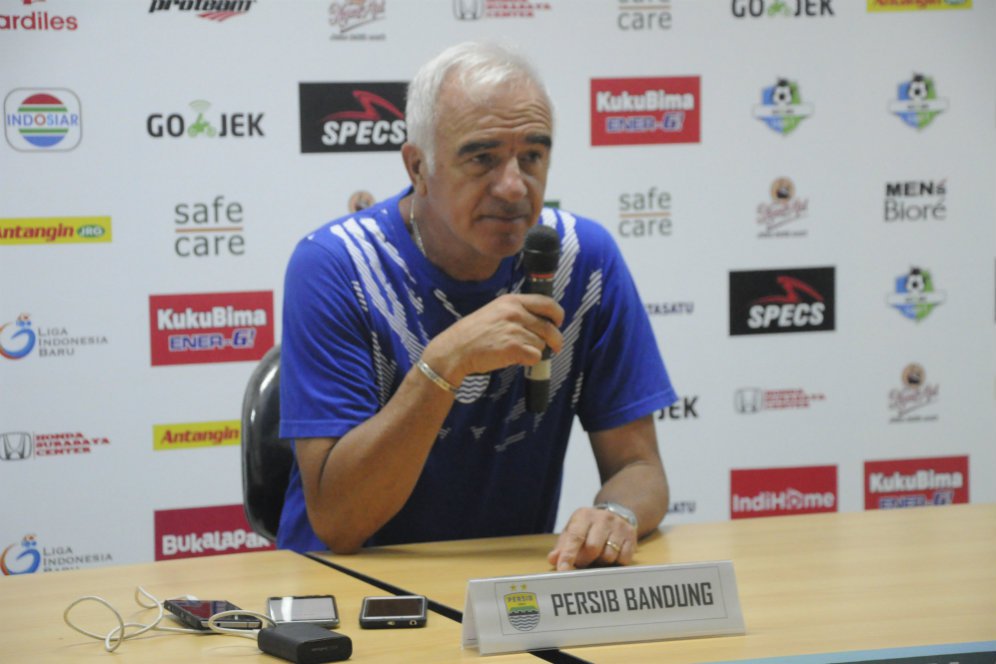 Kembali ke Singgasana Liga 1, Gomez Sanjung Skuat Persib