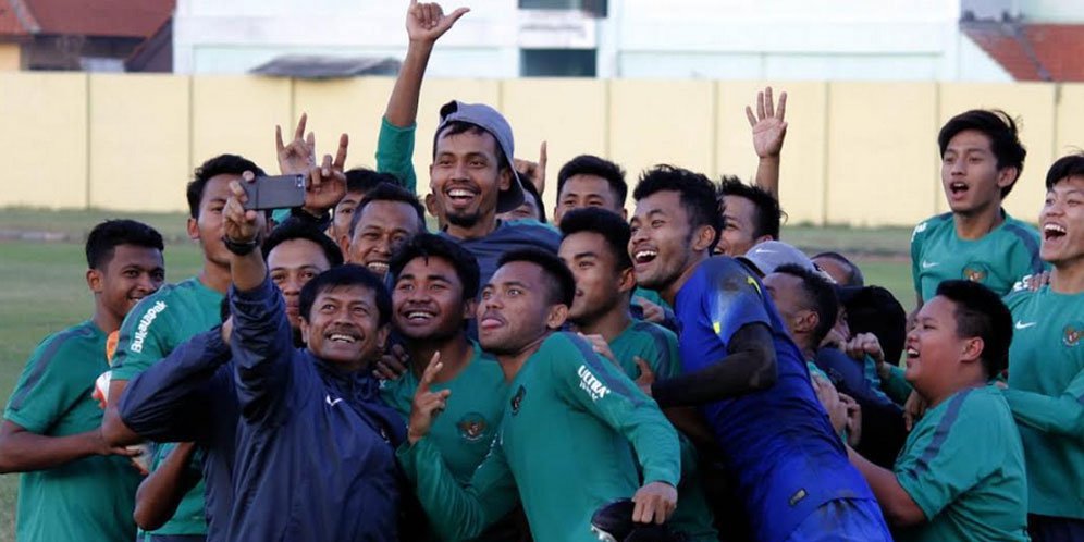 Foto : "Kemesraan" Pemain ISL dan IPL di Latihan Timnas ...