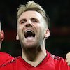 Luke Shaw Cetak Gol Perdana, Paul Pogba Turut Bahagia