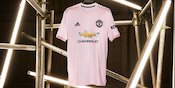 MU Rilis Jersey Tandang Berwarna Pink
