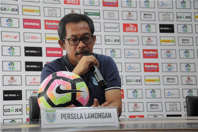 Pelatih Persela Lamongan, Aji Santoso. (c) top