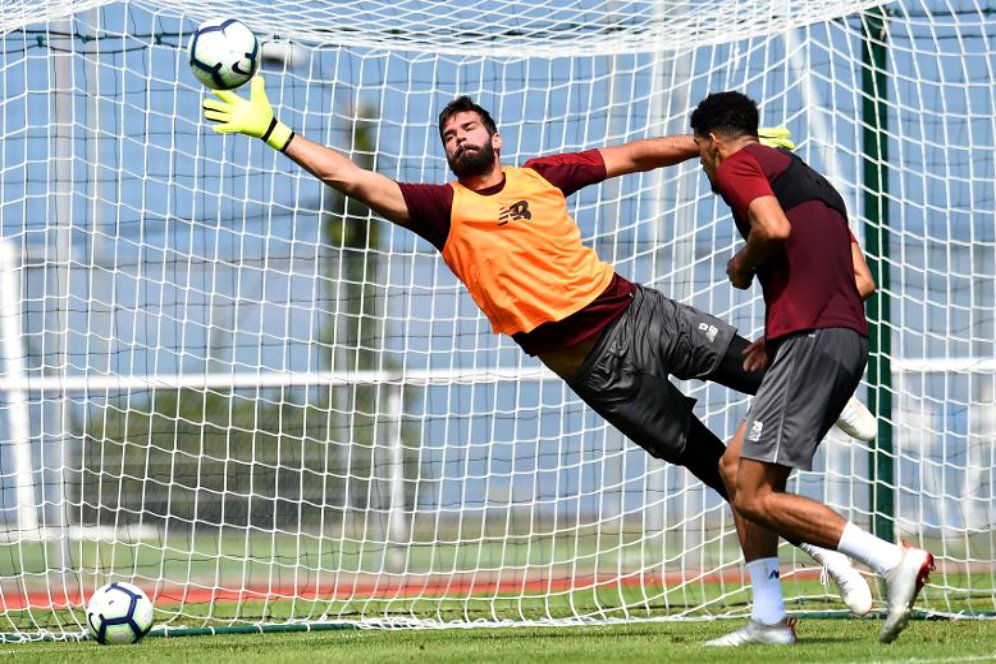 Adaptasi di Liverpool, Alisson Andalkan Bantuan 3 Pemain