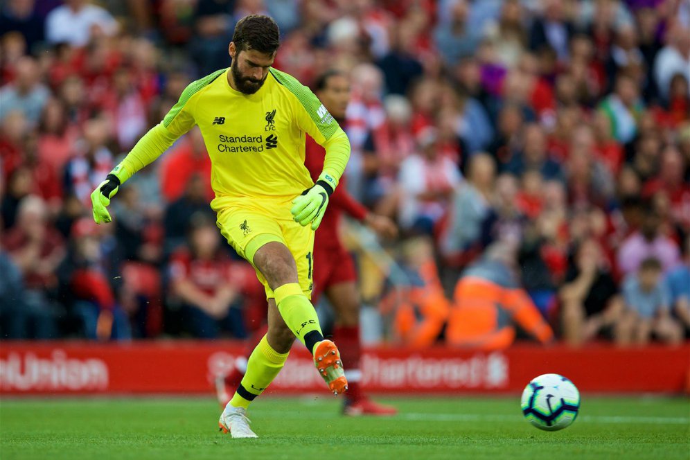 Tampil Menawan, Alisson Kini Diberi Label Kiper Sempurna