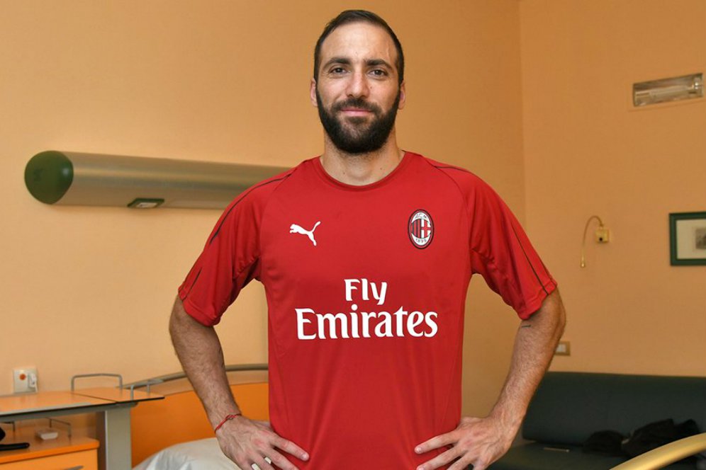 Rumor Ketertarikan Chelsea Terhadap Higuain Dianggap Tak Masuk Akal