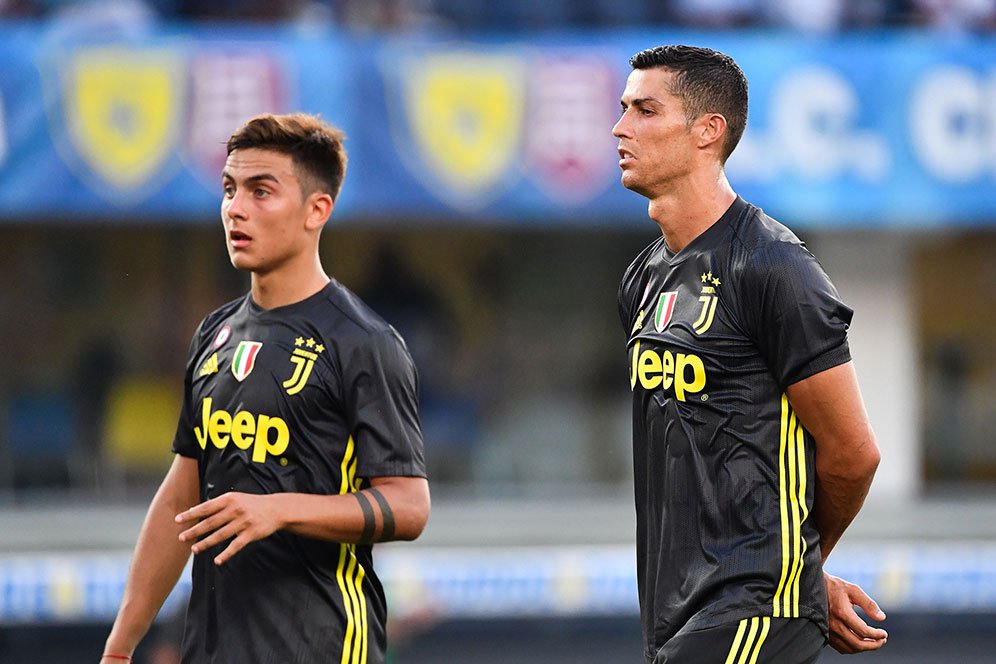 Lewat Grup WhatsApp, Ronaldo Beri Saran Dybala Agar Pindah ke MU