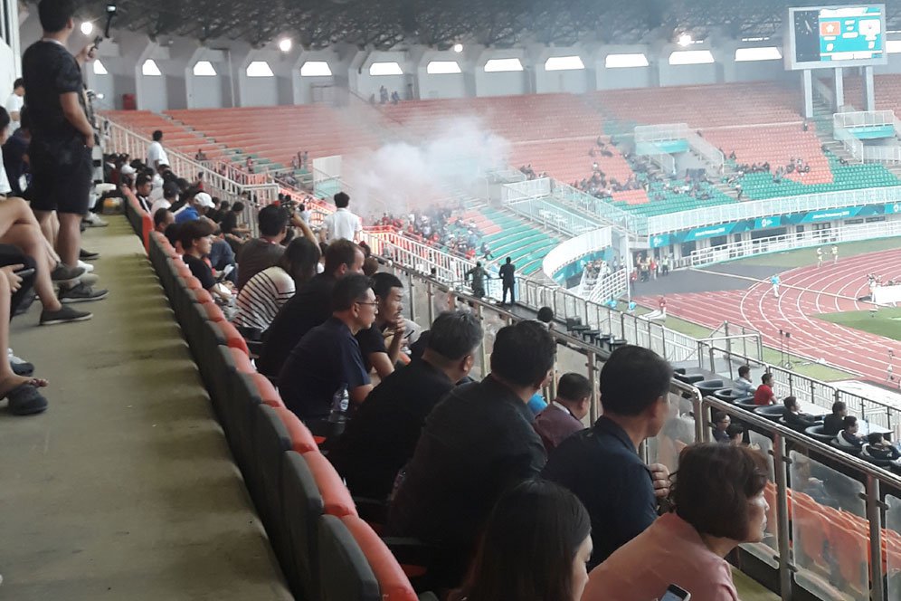 Asian Games 2018: Flare Menyala di Laga Vietnam vs Korea Selatan Asian Games 2018: Flare Menyala di Laga Vietnam vs Korea Selatan