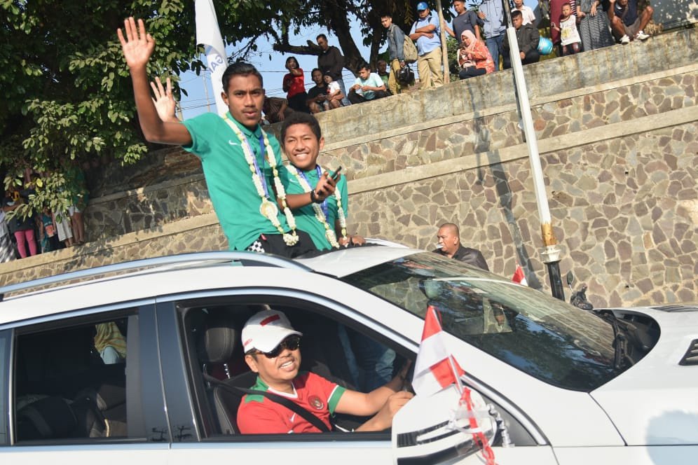 Sambut 5 Pemain Timnas U-16, Warga Purwakarta Tumpah Ruah di Jalanan Sambut 5 Pemain Timnas U-16, Warga Purwakarta Tumpah Ruah di Jalanan
