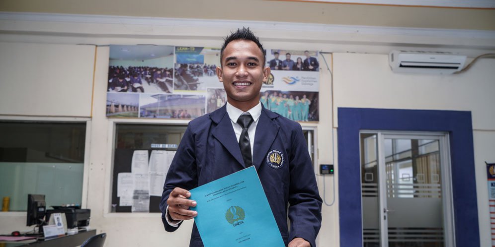 Gelandang Persebaya Akhirnya Sandang Gelar Sarjana