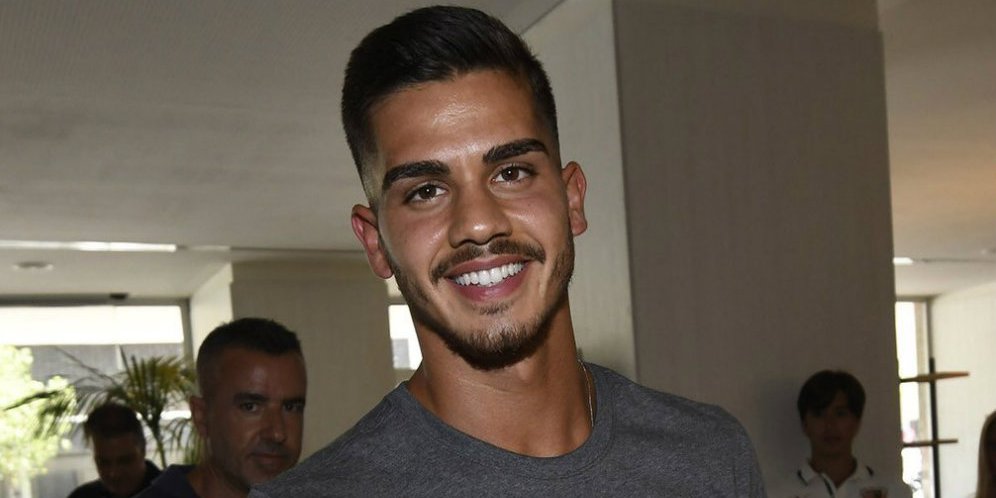 Sevilla Resmi Pinjam Andre Silva dari Milan