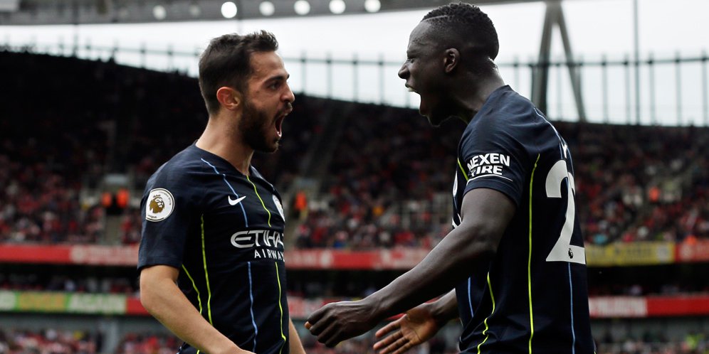 Guardiola Minta Mendy Kurangi Main Medsos