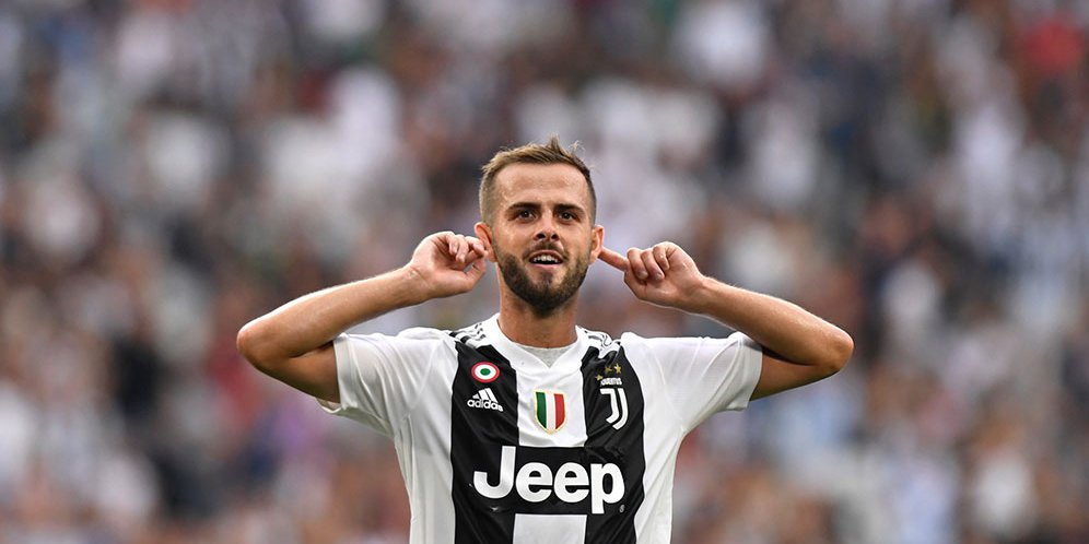 Imbang Lawan Genoa, Pjanic Anggap Juventus Belum 'Auto-scudetto'
