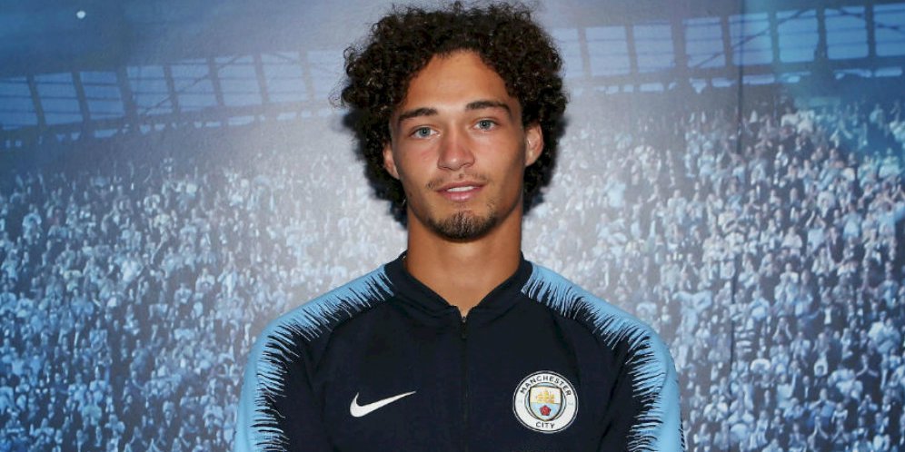 Manchester City Resmi Gaet Bek Muda Belanda