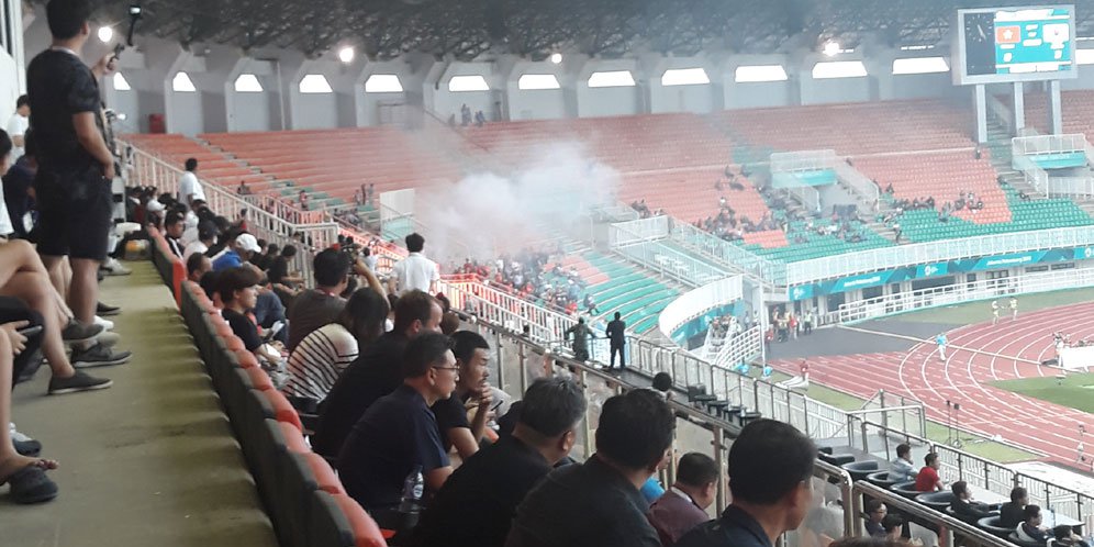 Asian Games 2018: Flare Menyala di Laga Vietnam vs Korea Selatan