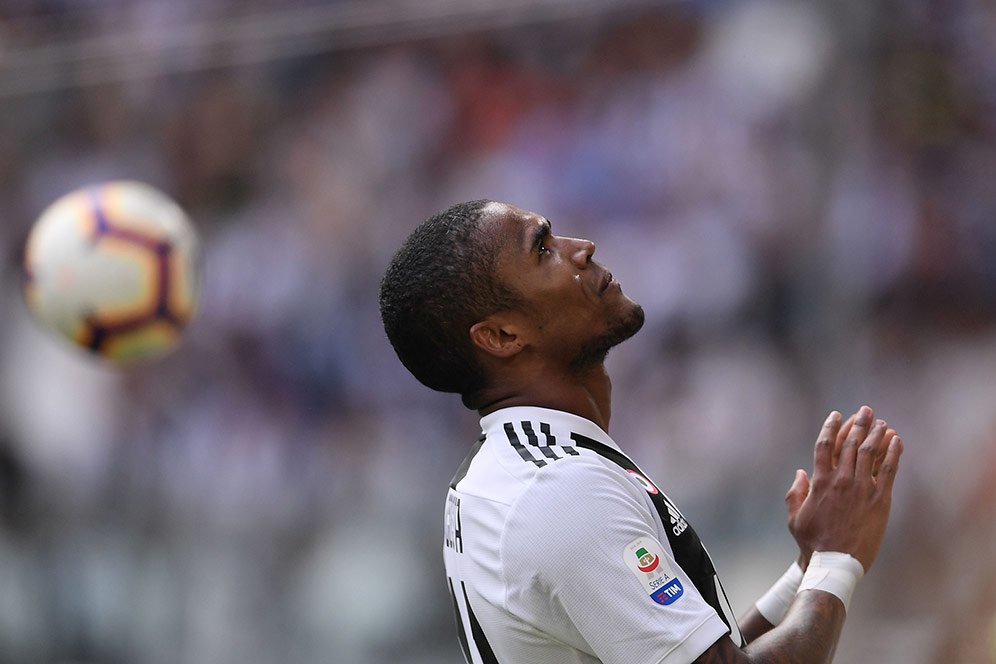 Douglas Costa Dihukum Empat Laga, Allegri Beri Pembelaan