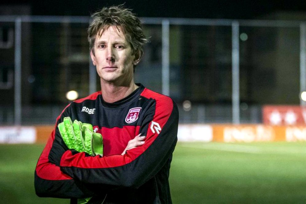 Edwin Van Der Sar Buat Manchester United Gigit Jari