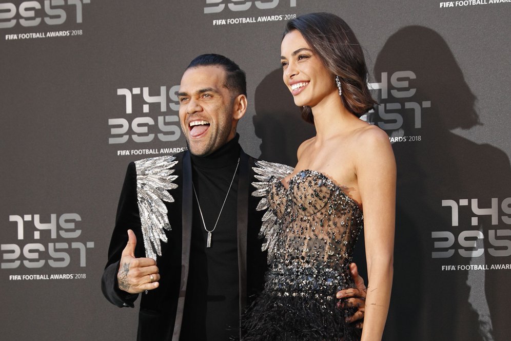 Dani Alves: Jika Barcelona Butuh Saya, Telepon Saja!