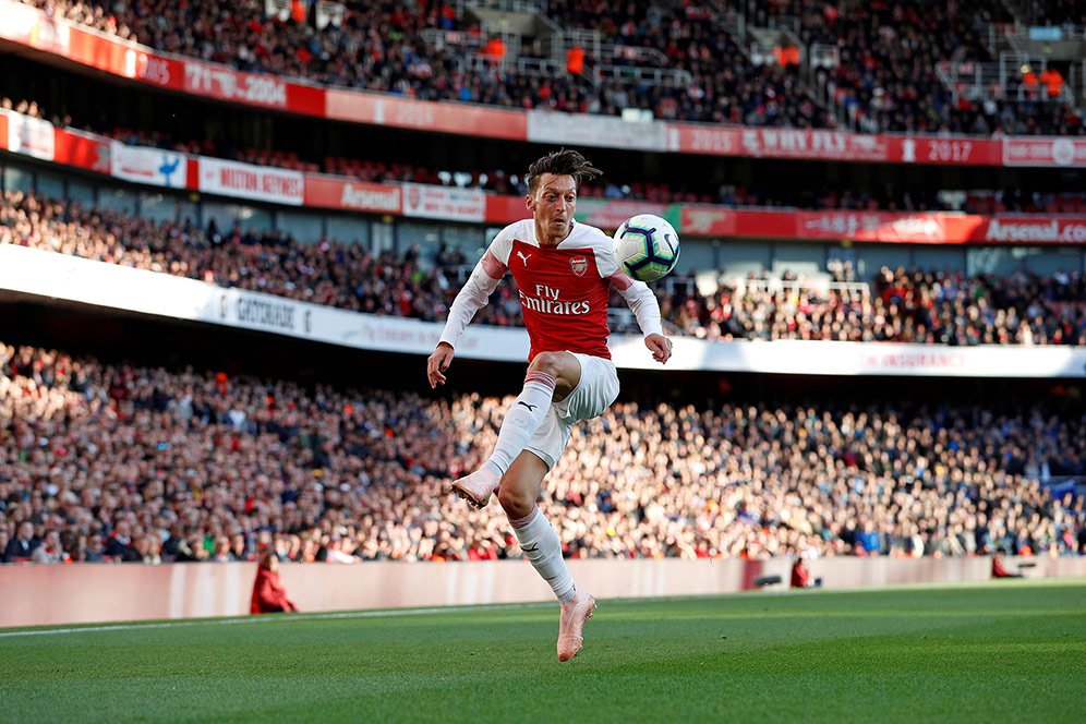 Unai Emery Ungkap Misteri Absennya Mesut Ozil di Derby London