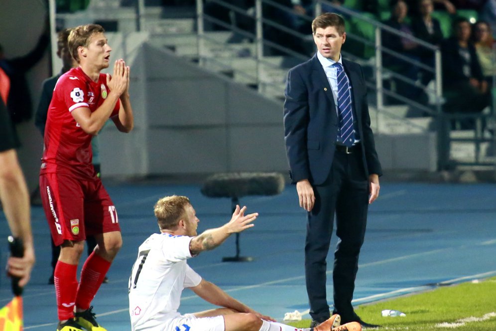 Puja-puji Henchoz Pada Gerrard: Kelas Dunia dan Bakal Balik ke Liverpool