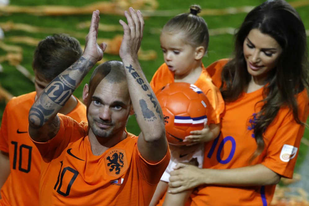 Wesley Sneijder Umumkan Gantung Sepatu