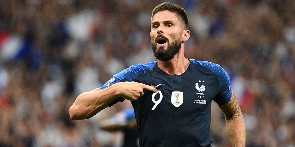 Giroud Begitu Bangga dengan Trofi Piala Dunia