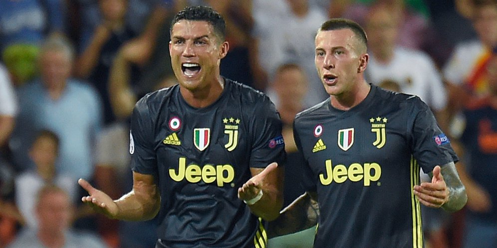 Ronaldo Kartu Merah, Nedved Langsung Samperi Wasit