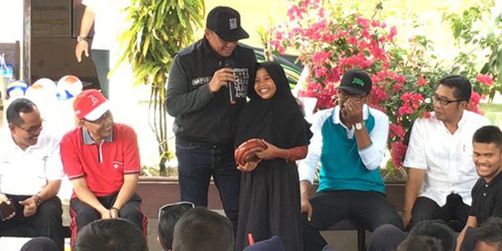 Turut Bangga, Menpora Sukses Hadirkan Kembali Senyum Anak-Anak di Lombok