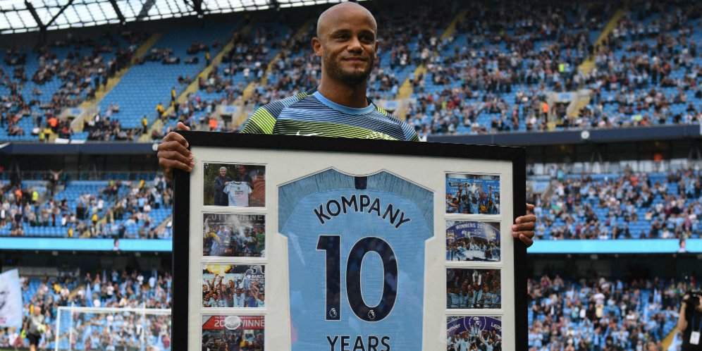 Man City Tunda Negosiasi Kontrak Baru dengan Kompany Man City Tunda Negosiasi Kontrak Baru dengan Kompany