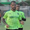 Terkendala Hujan, Persebaya Terpaksa Latihan di Lapangan Futsal