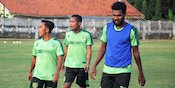 Dihukum Dua Laga, Bek Persebaya Legawa Dihukum Dua Laga, Bek Persebaya Legawa