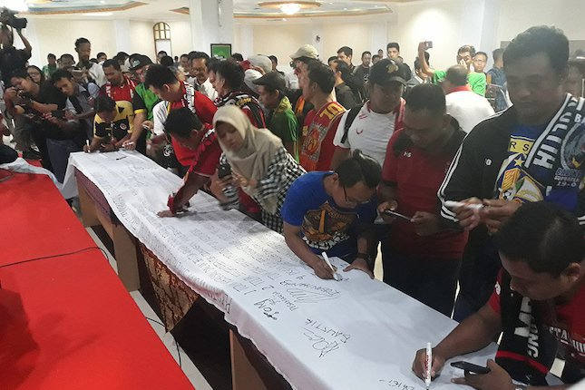 Pertemuan Menpora, PSSI, APPI, Klub, dan Suporter Hasilkan 10 Poin Penting Pertemuan Menpora, PSSI, APPI, Klub, dan Suporter Hasilkan 10 Poin Penting