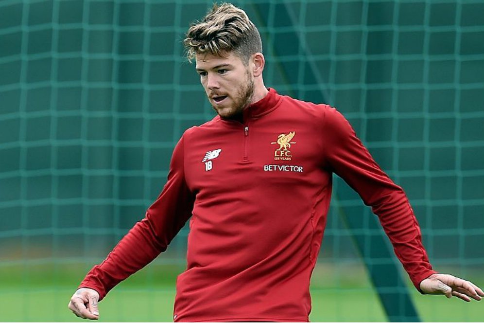 Bukan Barcelona, Sevilla Terdepan Untuk Daratkan Alberto Moreno