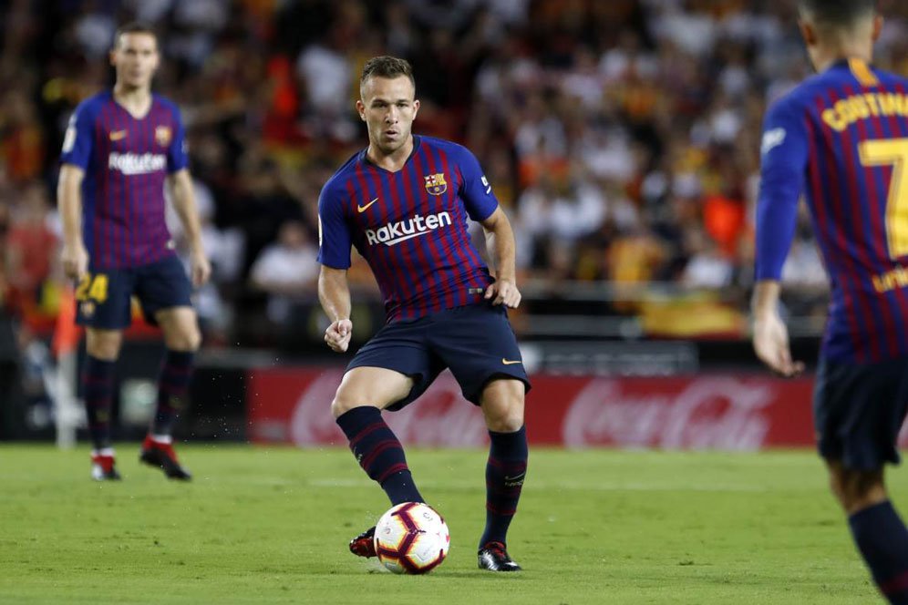 Arthur Disebut Sukses Buat Barca Move On dari Iniesta