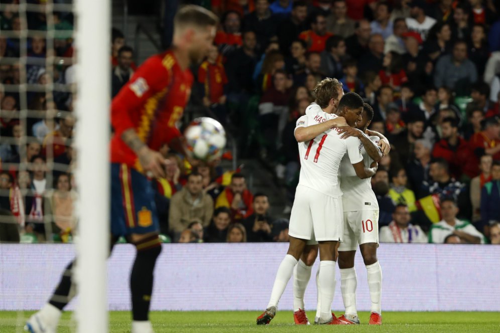 Inggris Kalahkan Spanyol, Carragher: Pertandingan yang Tak Akan Terlupakan