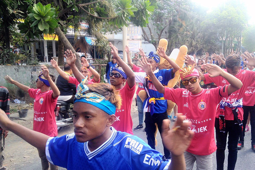 Bobotoh, Bonek, The Jak, dan Aremania Joget Bareng di Malang