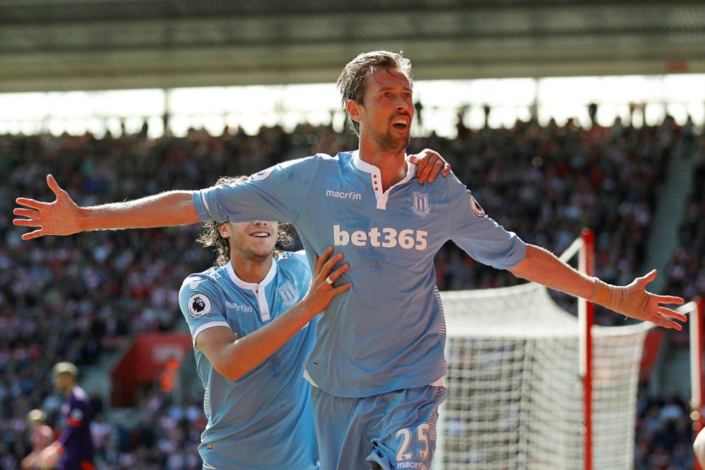 Peter Crouch Kocok Perut Ribuan Netizen dengan Cuitannya Soal Lady Gaga