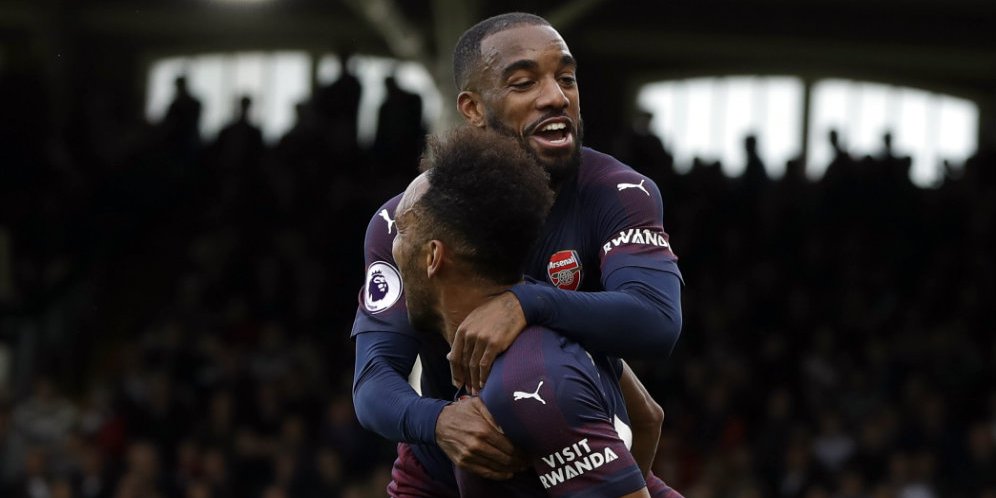 Lacazette Tegaskan Tak Ada Persaingan dengan Aubameyang