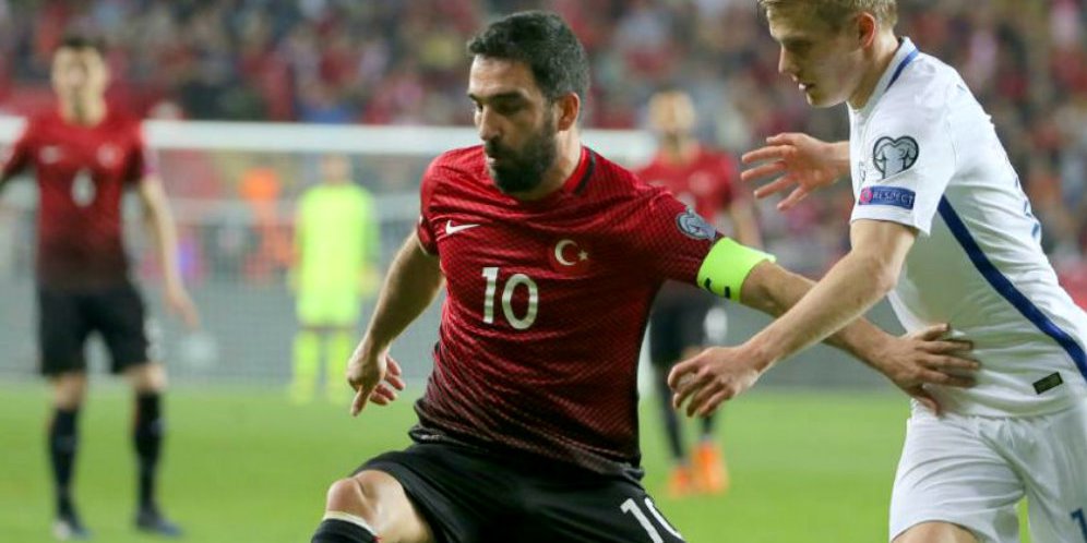 Turan Disebut Patahkan Hidung Penyanyi Pop Turki