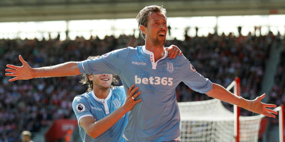Peter Crouch (c) AFP