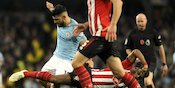 Kerja Keras Aguero Dapat Acungan Jempol dari Guardiola Kerja Keras Aguero Dapat Acungan Jempol dari Guardiola