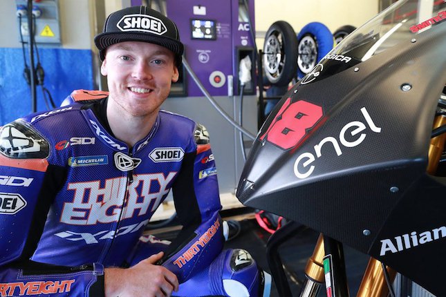 Asa Tinggi pada Bradley Smith