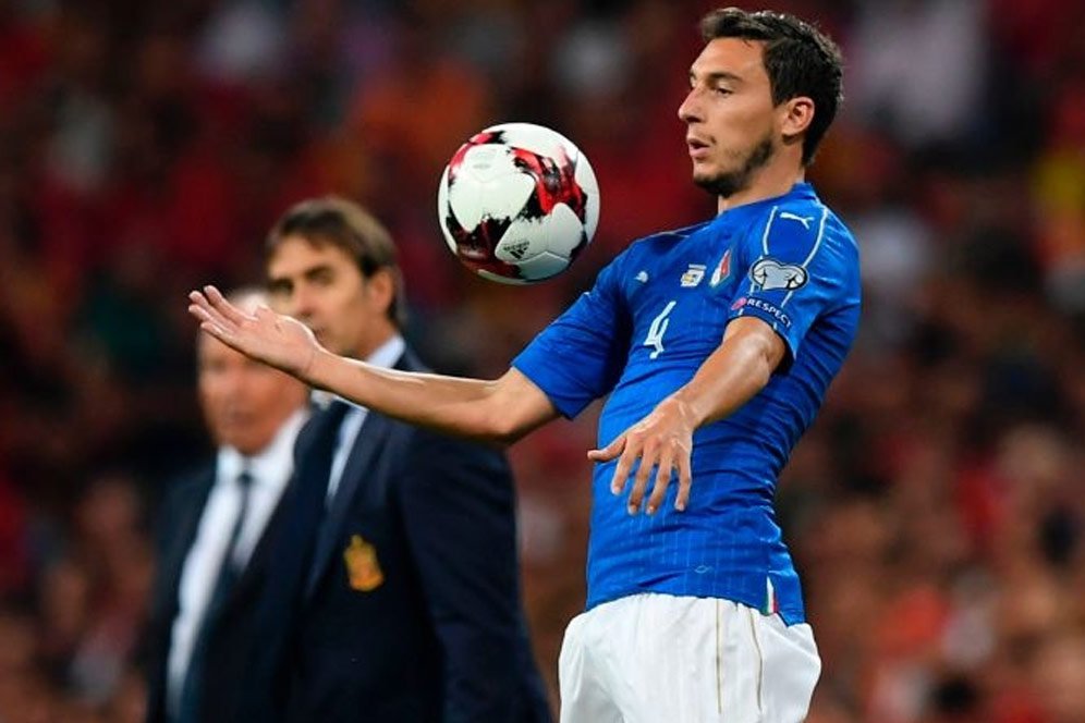 Menganggur di MU, Darmian Diincar Lazio