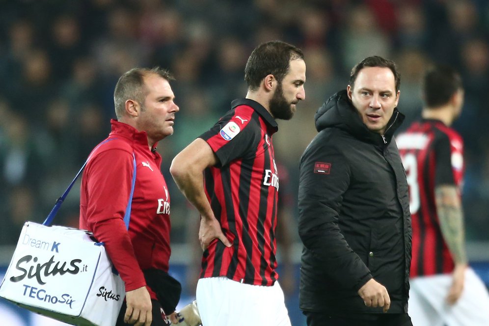 Gattuso Berharap Cedera Higuain Tak Parah