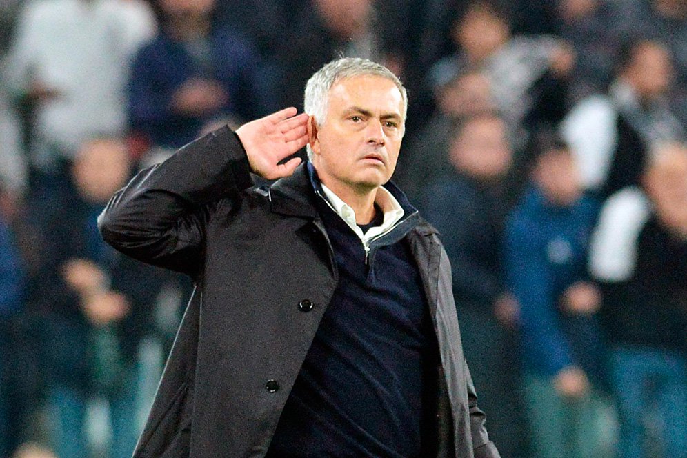 Ini yang Dikatakan Dybala pada Mourinho Pasca Aksi Mengejek Suporter Juve