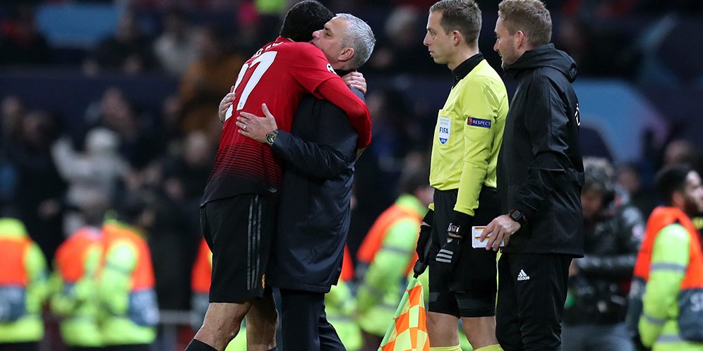 Fellaini Mungkin Bertahan di MU Jika Mourinho Tidak Dipecat