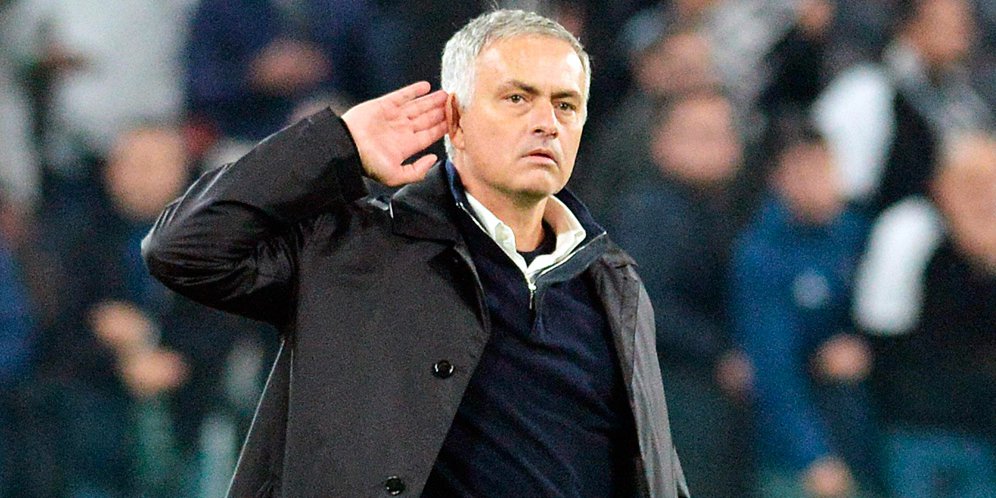 Mourinho Dipecat, Meme-meme Kocaknya Bertebaran