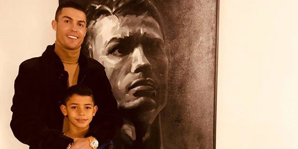 Lukisan Foto Diri, Kado Natal Untuk Ronaldo Dari Bernardeschi