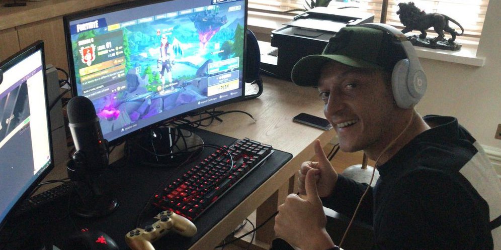 Cedera Punggung Ozil Kabarnya Akibat Kecanduan Fortnite